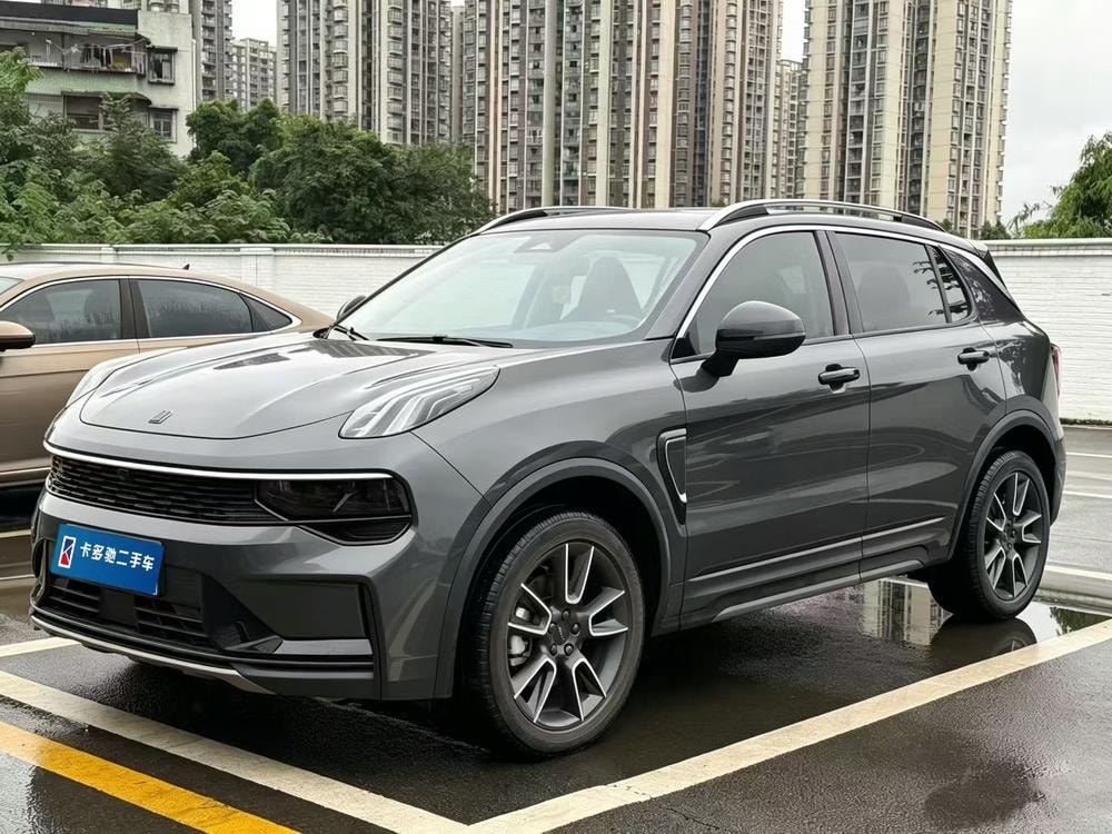 Lynk & Co 01 2024 — фото автомобиля 1