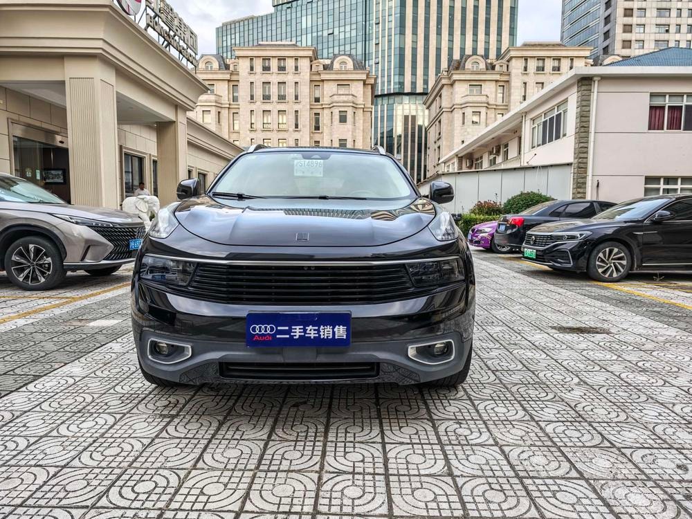 Lynk & Co 01 2017 — фото автомобиля