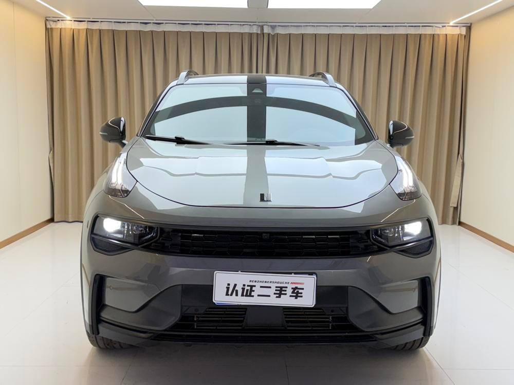 Lynk & Co 01 2021 — фото автомобиля