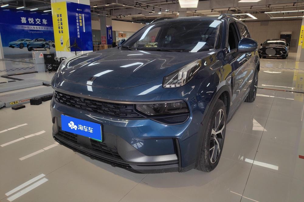 Lynk & Co 01 EM-P 2022 — фото автомобиля 1