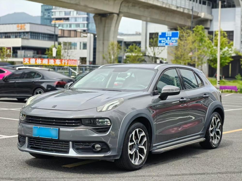 Lynk & Co 02 2018 — фото автомобиля