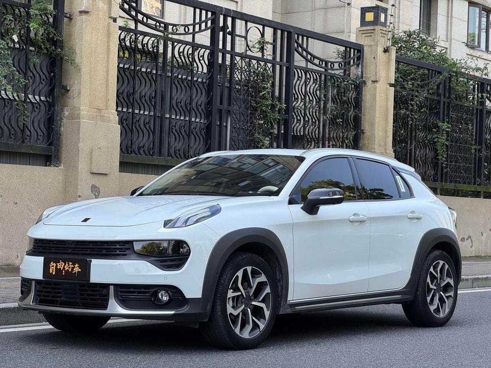 Lynk & Co 02 2019 — фото автомобиля