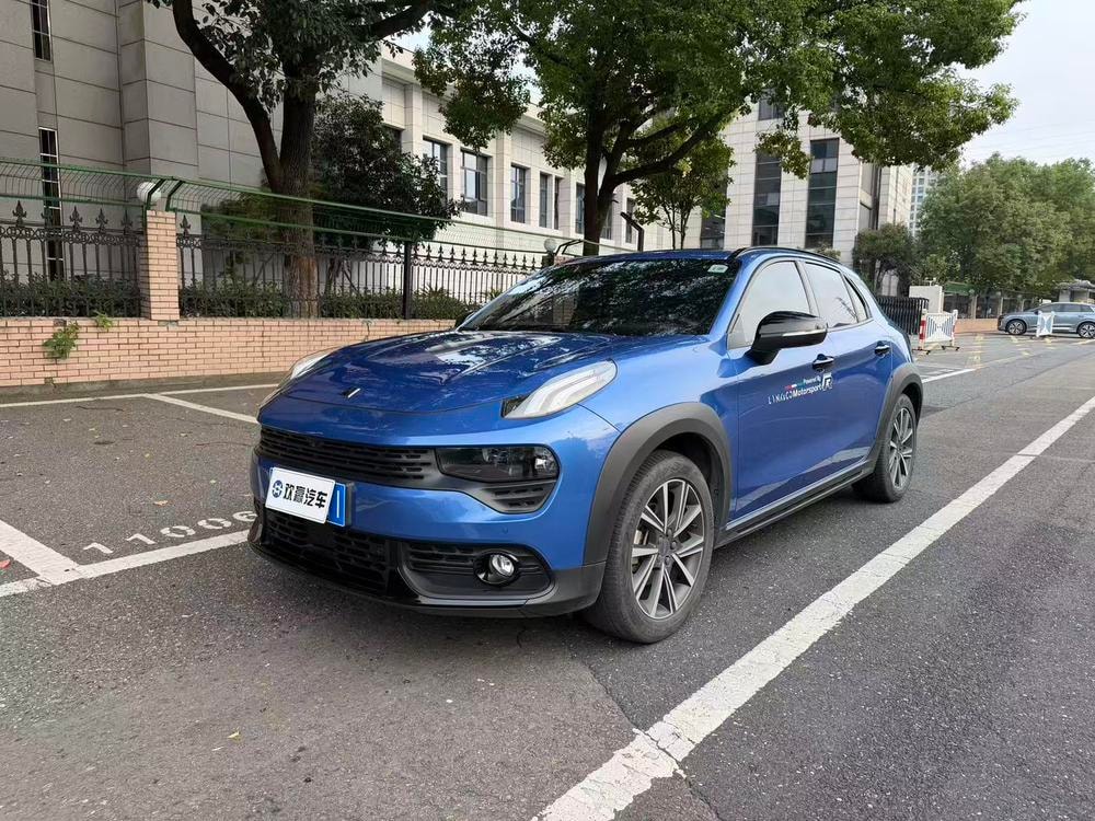 Lynk & Co 02 2021 — фото автомобиля