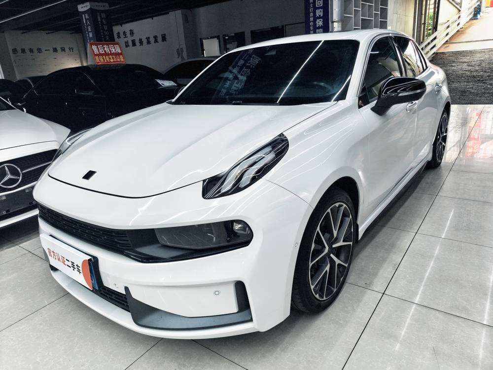 Lynk & Co 03 2019 — фото автомобиля 1