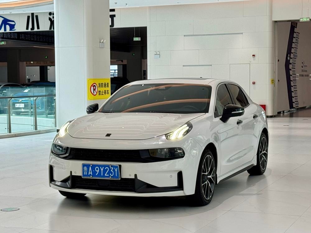 Lynk & Co 03 2020 — фото автомобиля