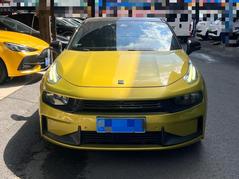 Lynk & Co 03 2020 — фото автомобиля 1