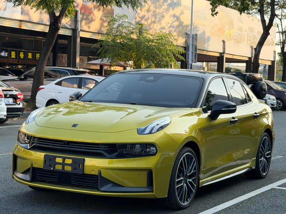 Lynk & Co 03 2020 — фото автомобиля 1