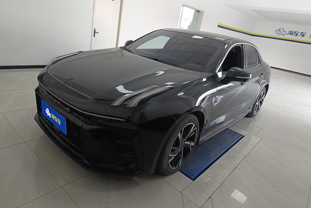 Lynk & Co 03 2023 — фото автомобиля 1