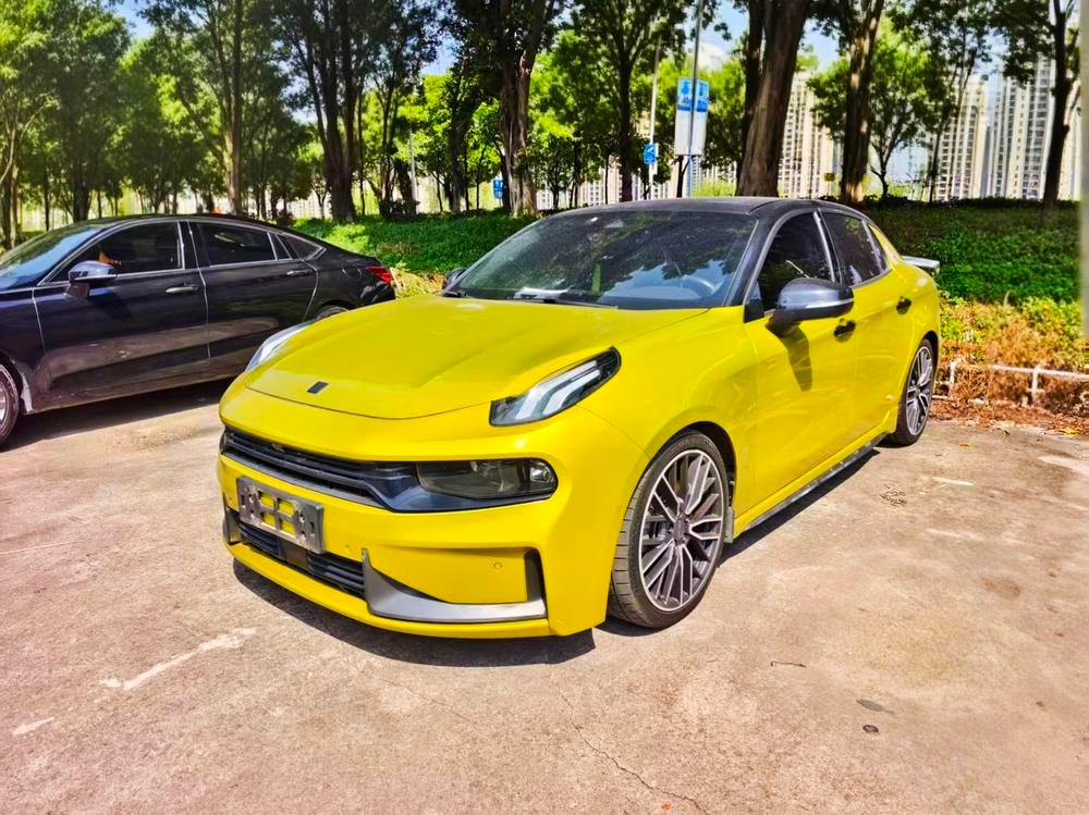 Lynk & Co 03 2019 — фото автомобиля 1