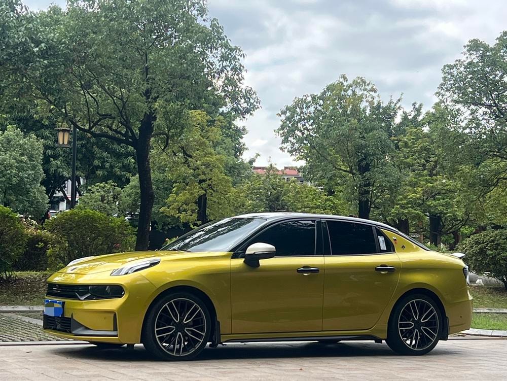 Lynk & Co 03 2020 — фото автомобиля 1