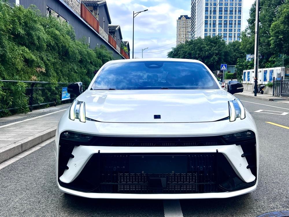 Lynk & Co 03 2023 — фото автомобиля 1
