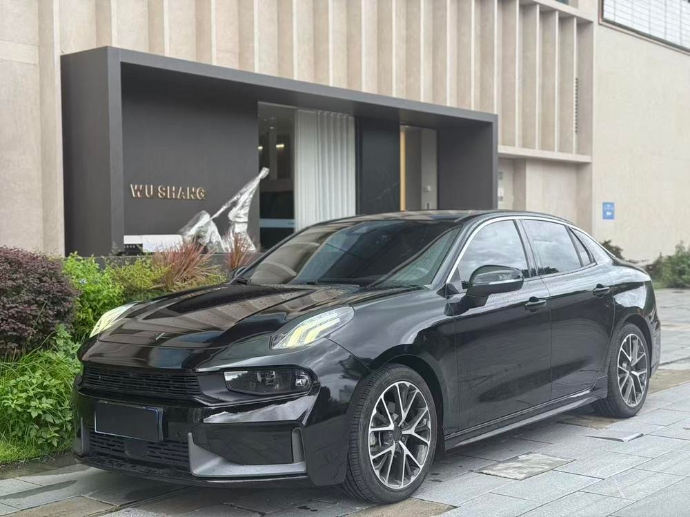 Lynk & Co 03 2021 — фото автомобиля