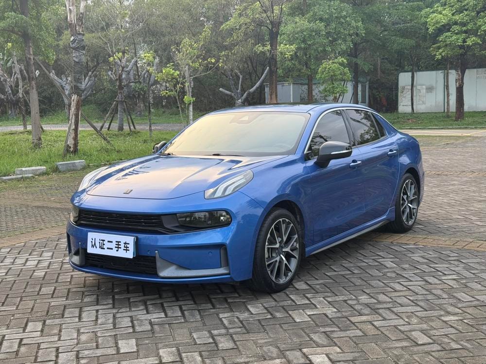 Lynk & Co 03 2020 — фото автомобиля 1
