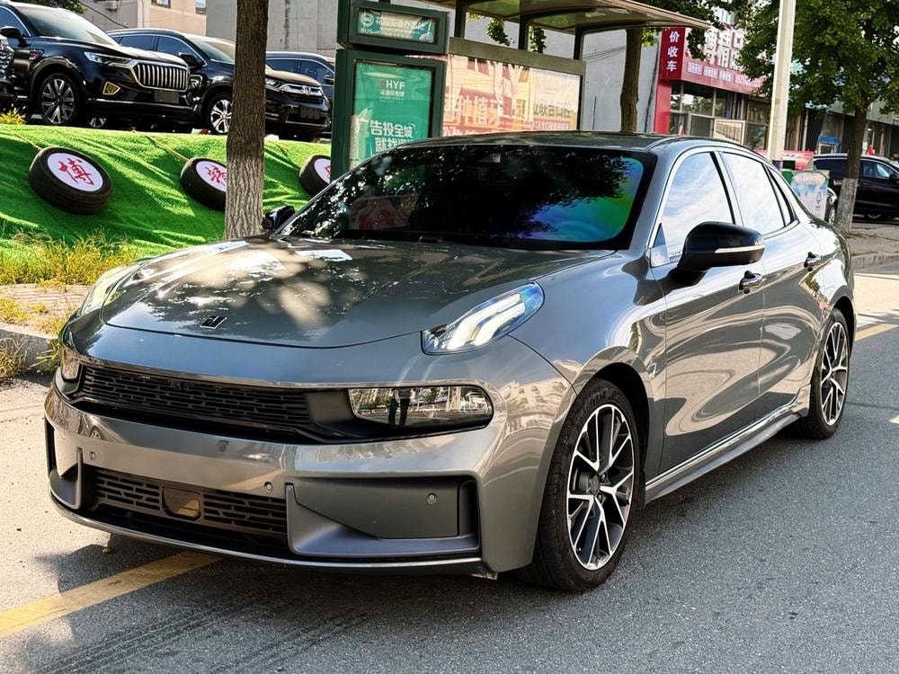 Lynk & Co 03 2020 — фото автомобиля