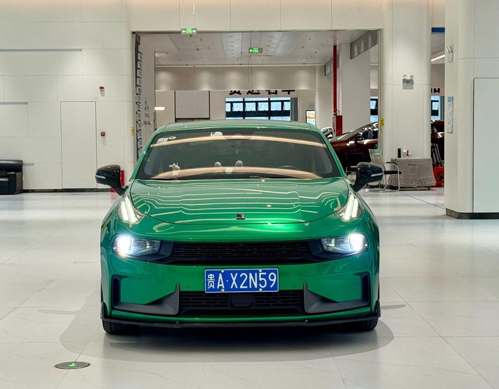 Lynk & Co 03 2021 — фото автомобиля 1