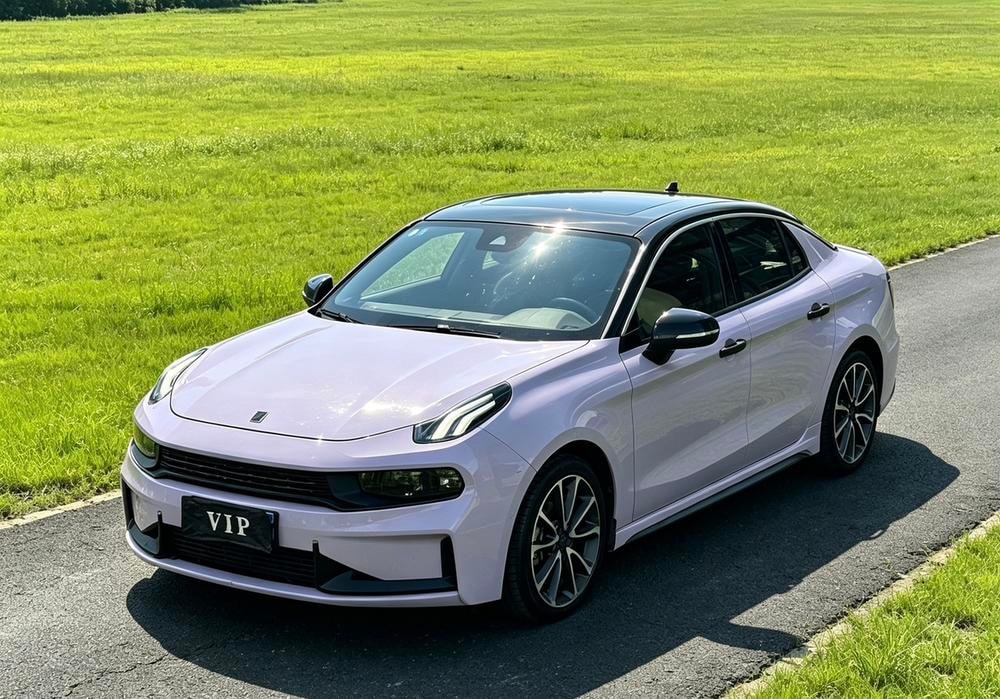 Lynk & Co 03 2019 — фото автомобиля 1