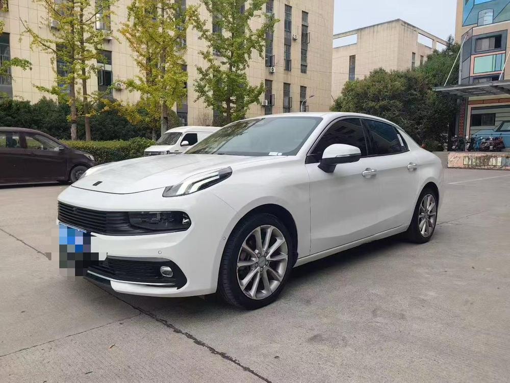 Lynk & Co 03 2018 — фото автомобиля 1