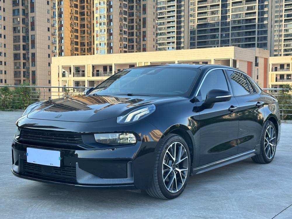 Lynk & Co 03 2018 — фото автомобиля 1