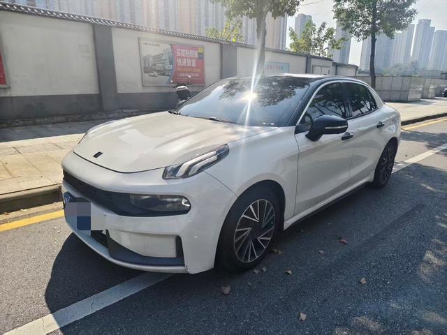 Lynk & Co 03 2021 — фото автомобиля 1
