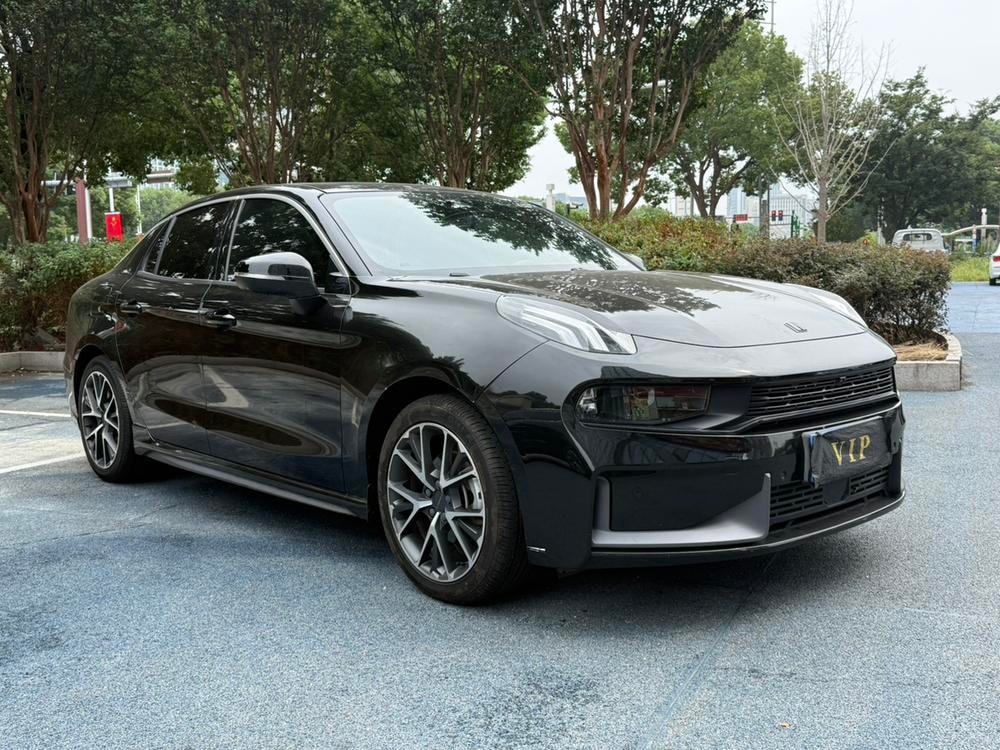 Lynk & Co 03 2021 — фото автомобиля 1