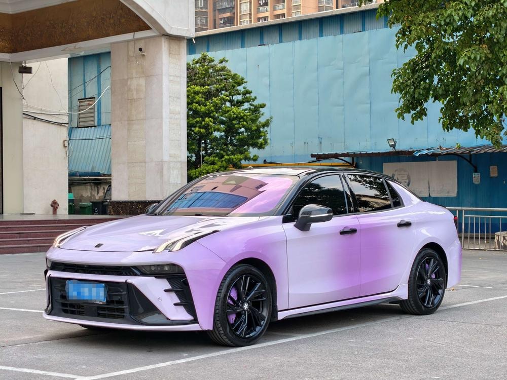 Lynk & Co 03 2025 — фото автомобиля