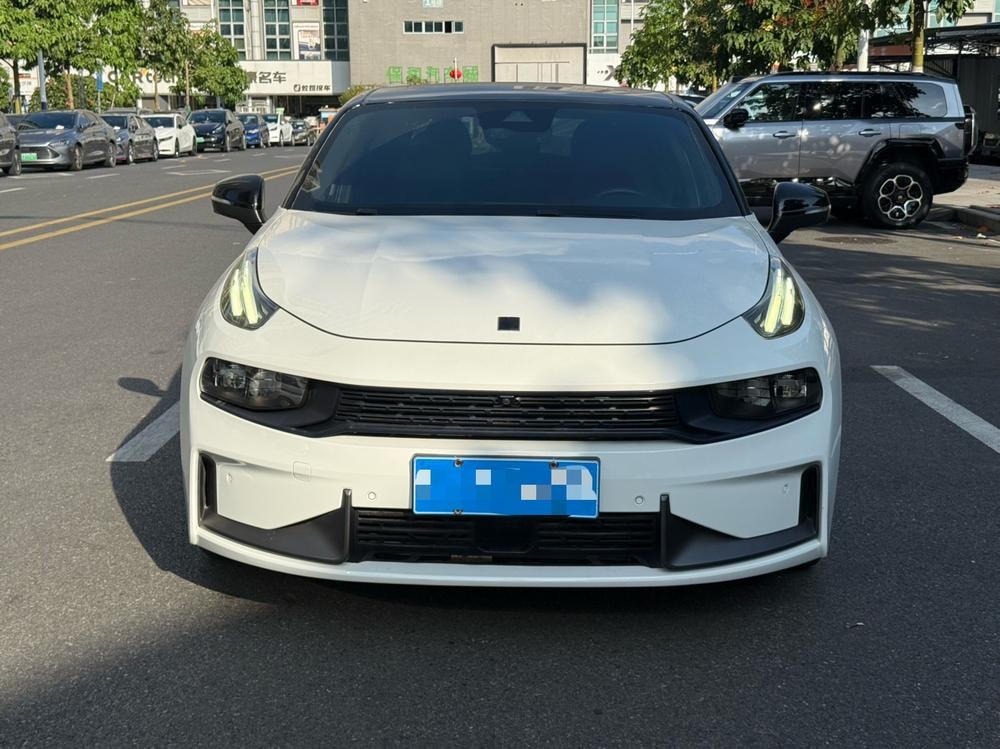 Lynk & Co 03 2020 — фото автомобиля