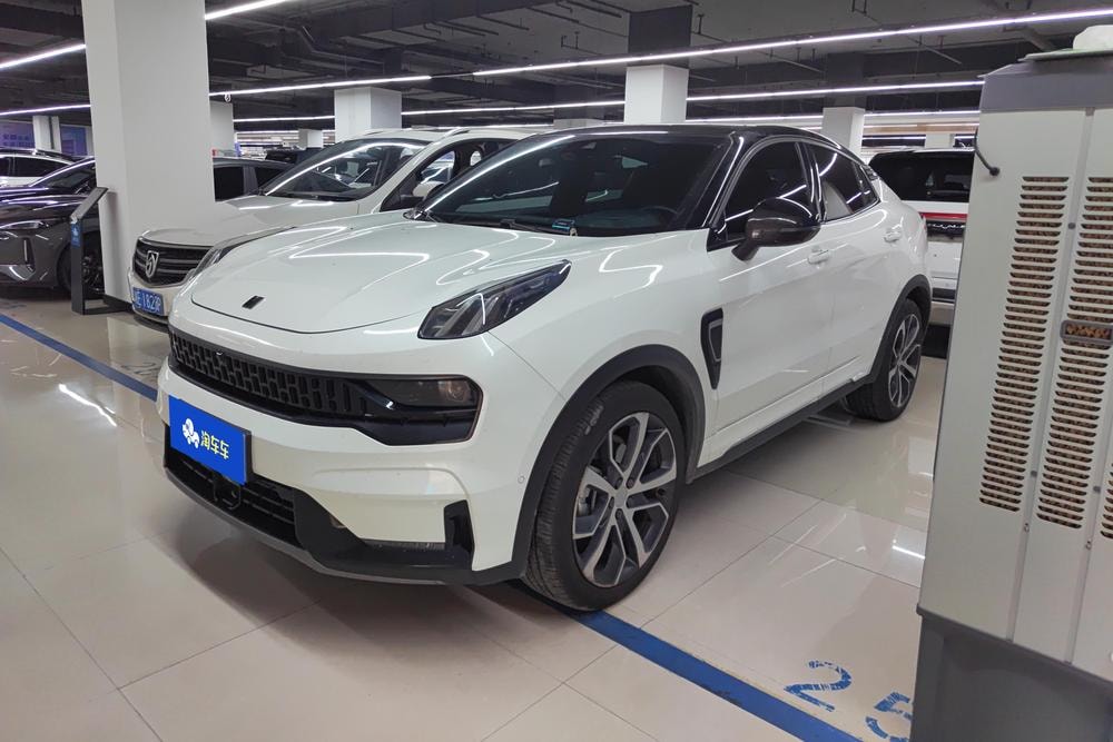 Lynk & Co 05 2020 — фото автомобиля