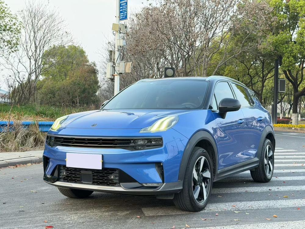 Lynk & Co 06 2020 — фото автомобиля