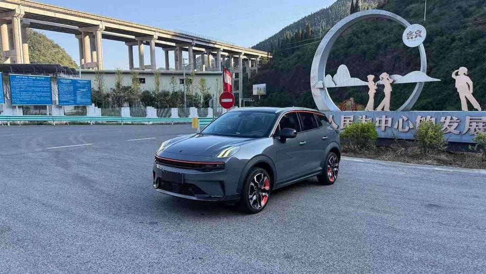 Lynk & Co 06 2020 — фото автомобиля