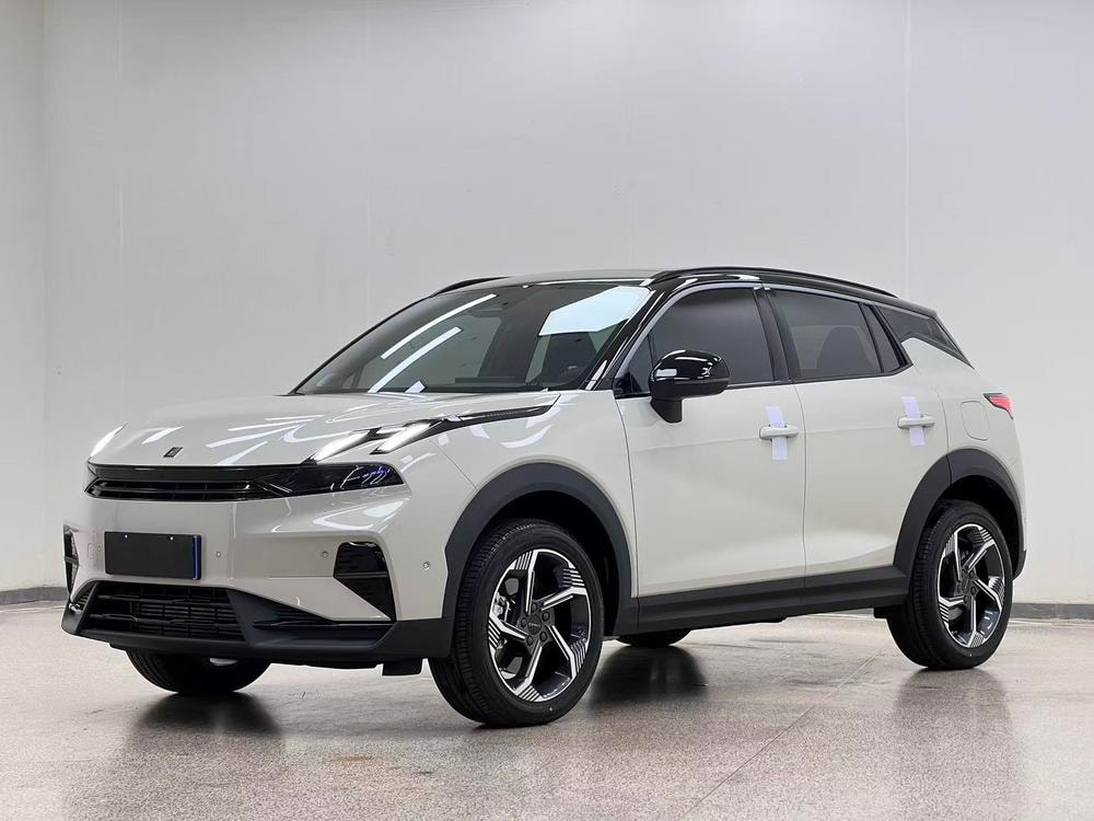 Lynk & Co 06 2026 — фото автомобиля 1