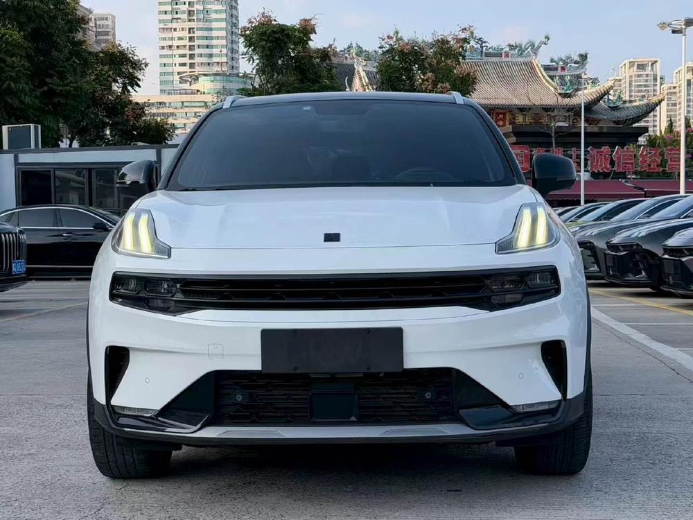 Lynk & Co 06 2020 — фото автомобиля