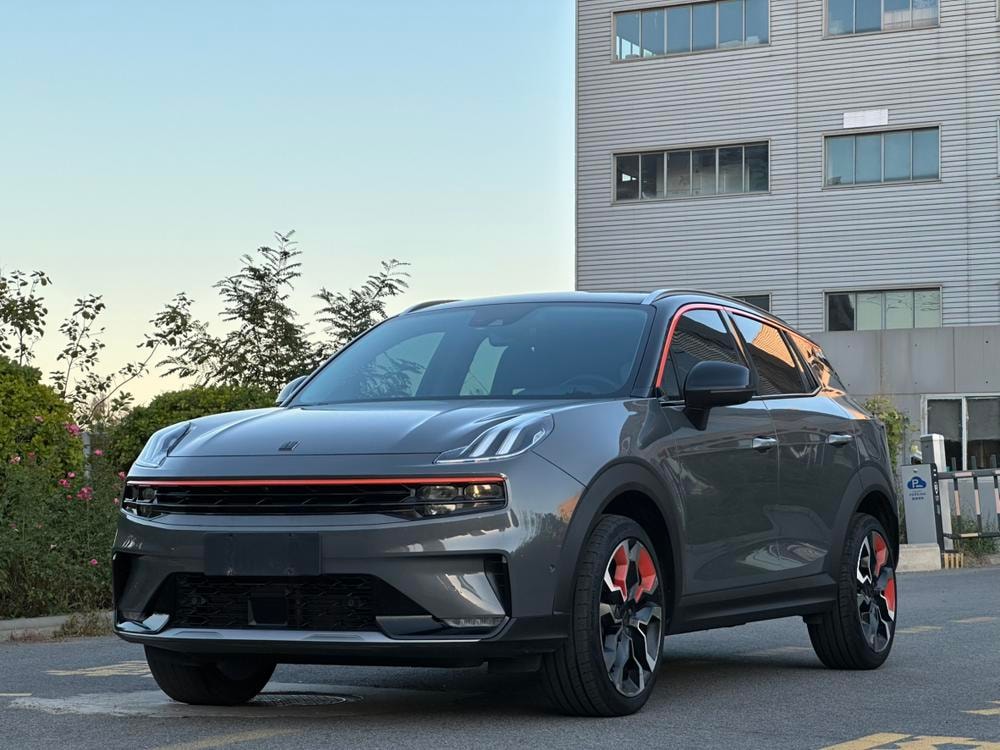 Lynk & Co 06 2020 — фото автомобиля