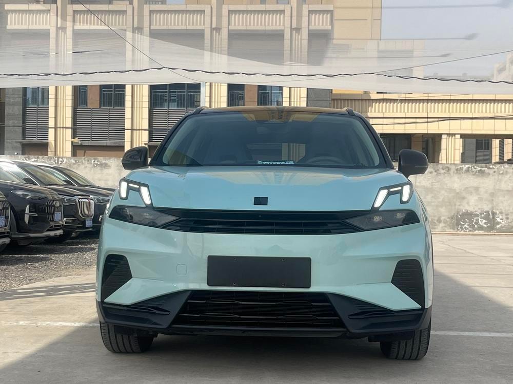 Lynk & Co 06 EM-P 2024 — фото автомобиля 1