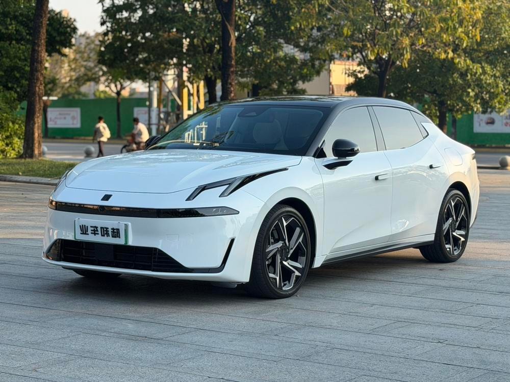 Lynk & Co 07 EM-P 2024 — фото автомобиля 1