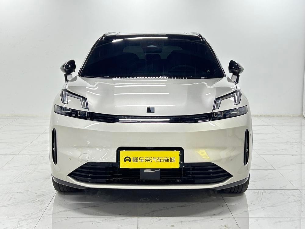 Lynk & Co 08 EM-P 2023 — фото автомобиля 1