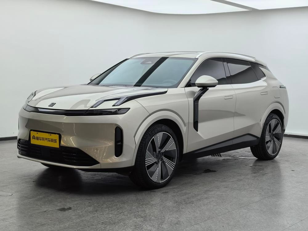 Lynk & Co 08 EM-P 2023 — фото автомобиля