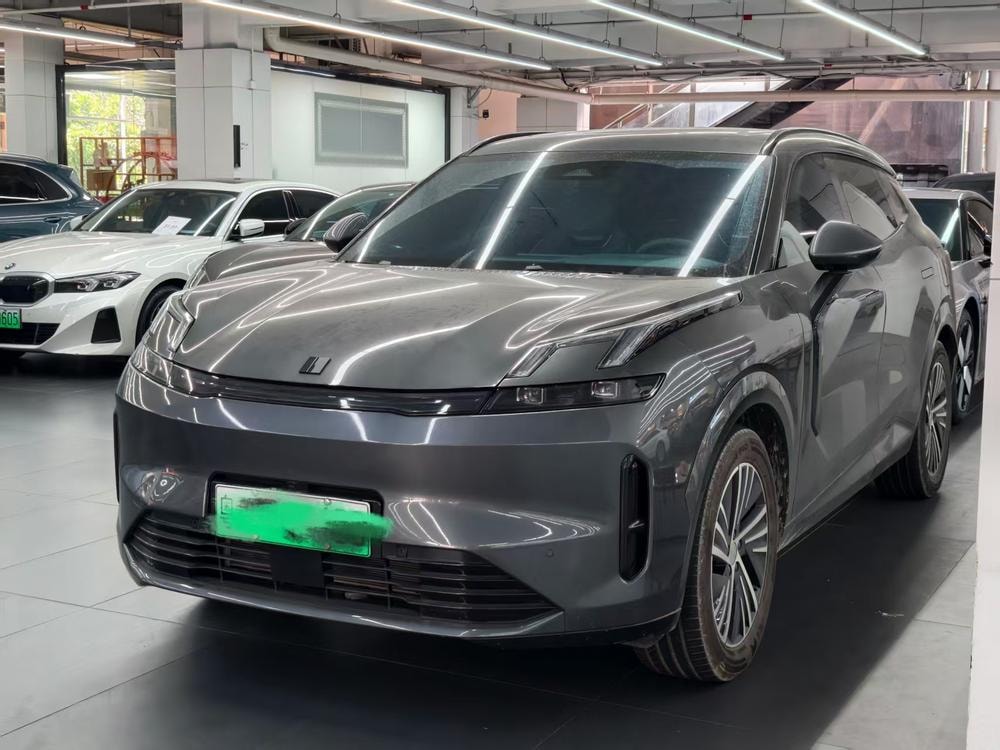 Lynk & Co 08 EM-P 2025 — фото автомобиля 1