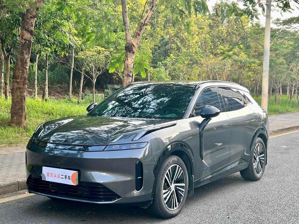Lynk & Co 08 EM-P 2023 — фото автомобиля 1
