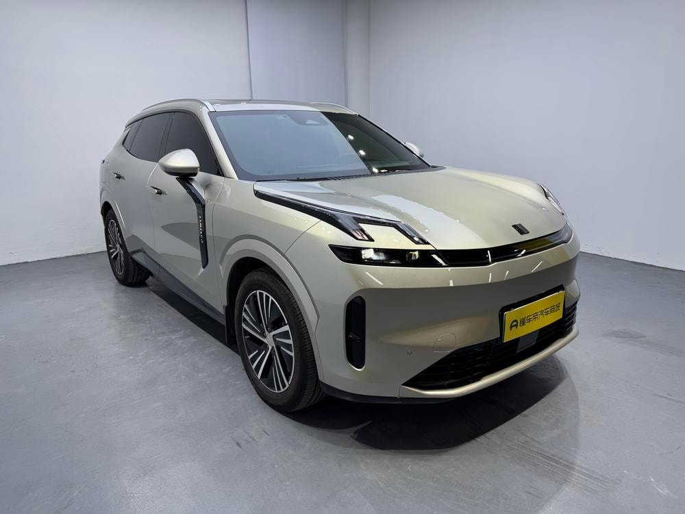 Lynk & Co 08 EM-P 2025 — фото автомобиля