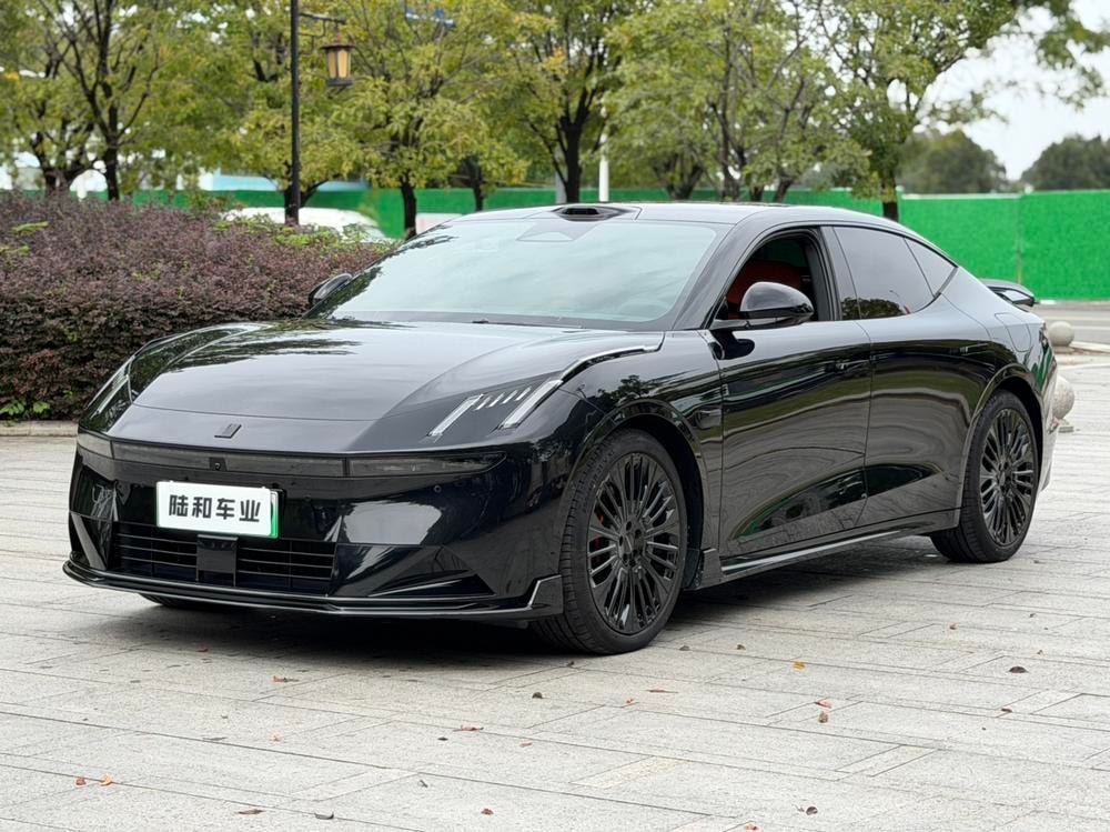Lynk & Co 10 EM-P 2025 — фото автомобиля 1