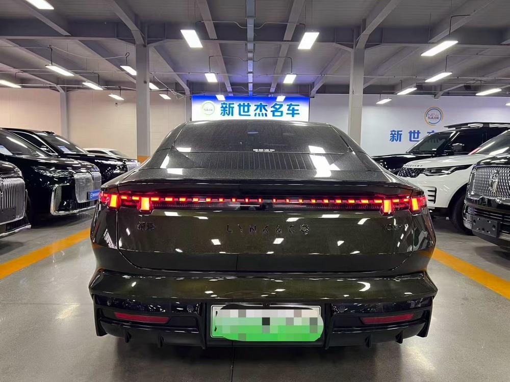 Lynk & Co 10 EM-P 2025 — фото автомобиля 1