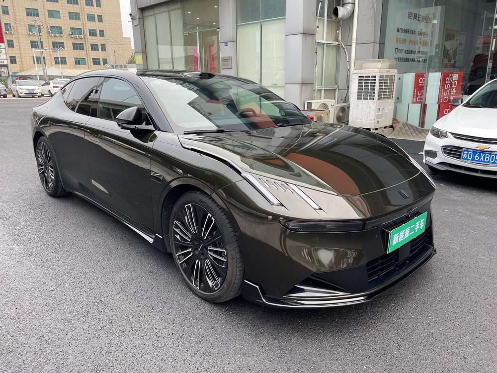 Lynk & Co 10 EM-P 2025 — фото автомобиля