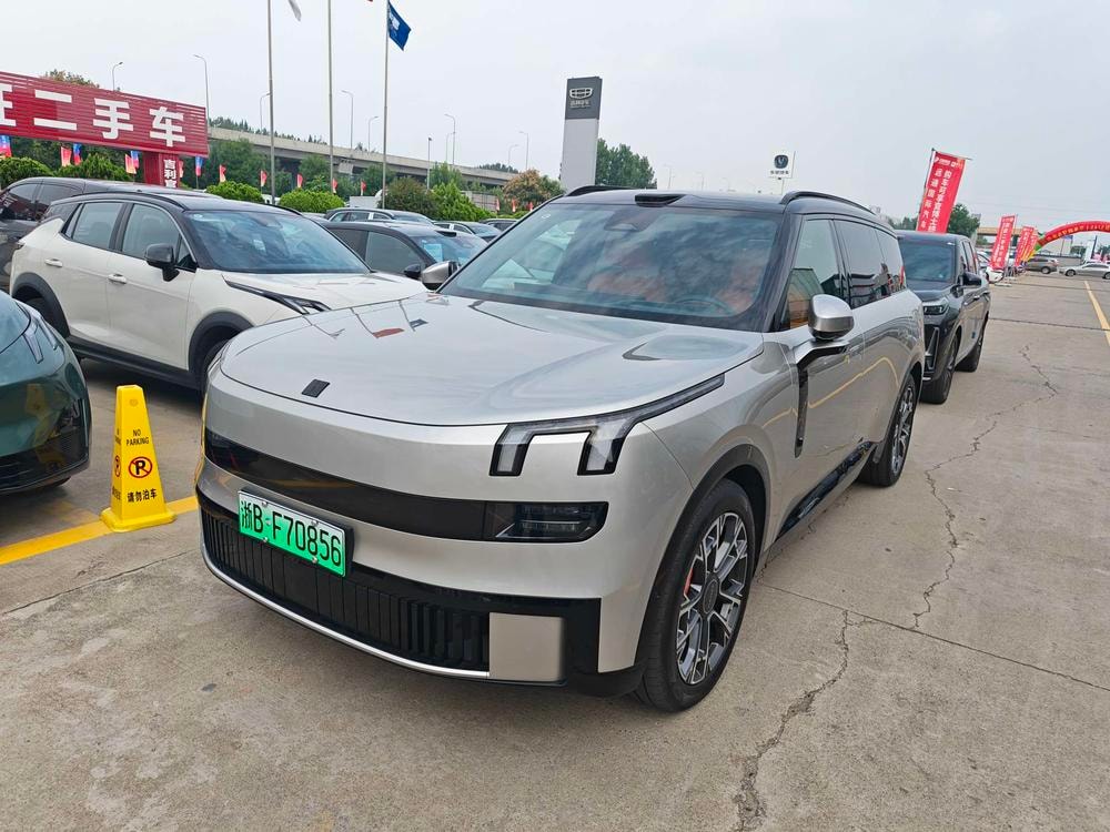 Lynk & Co 900 2025 — фото автомобиля