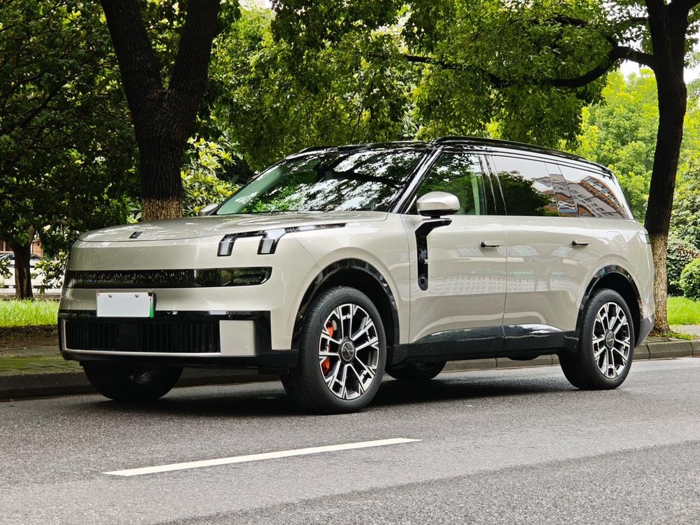 Lynk & Co 900 2025 — фото автомобиля