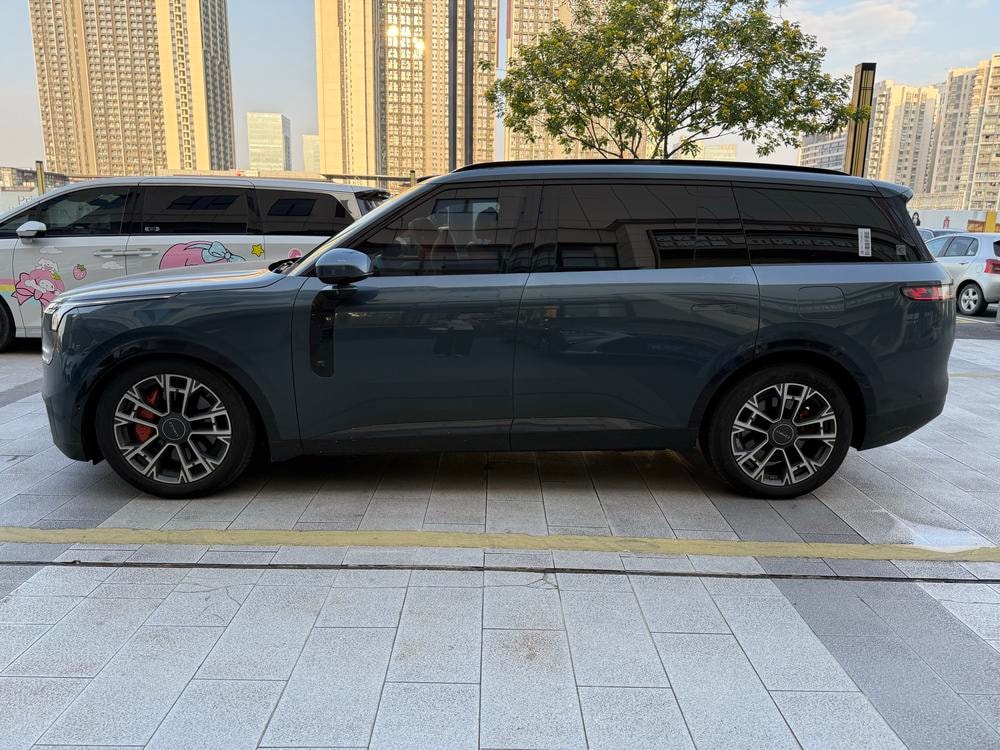Lynk & Co 900 2025 — фото автомобиля
