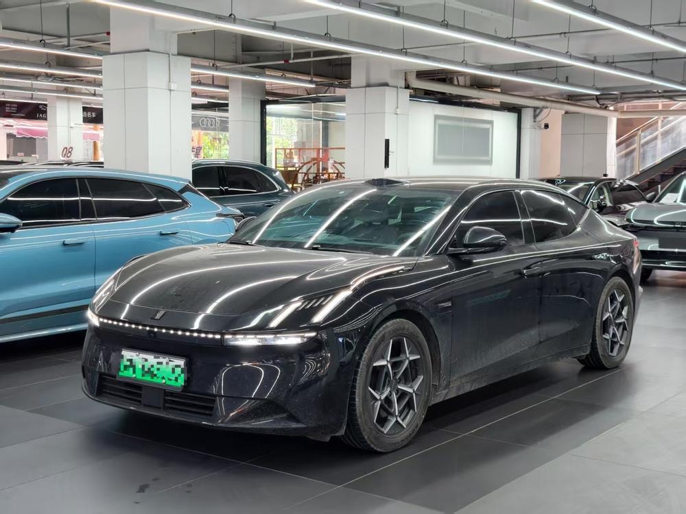 Lynk & Co Z10 2024 — фото автомобиля 1