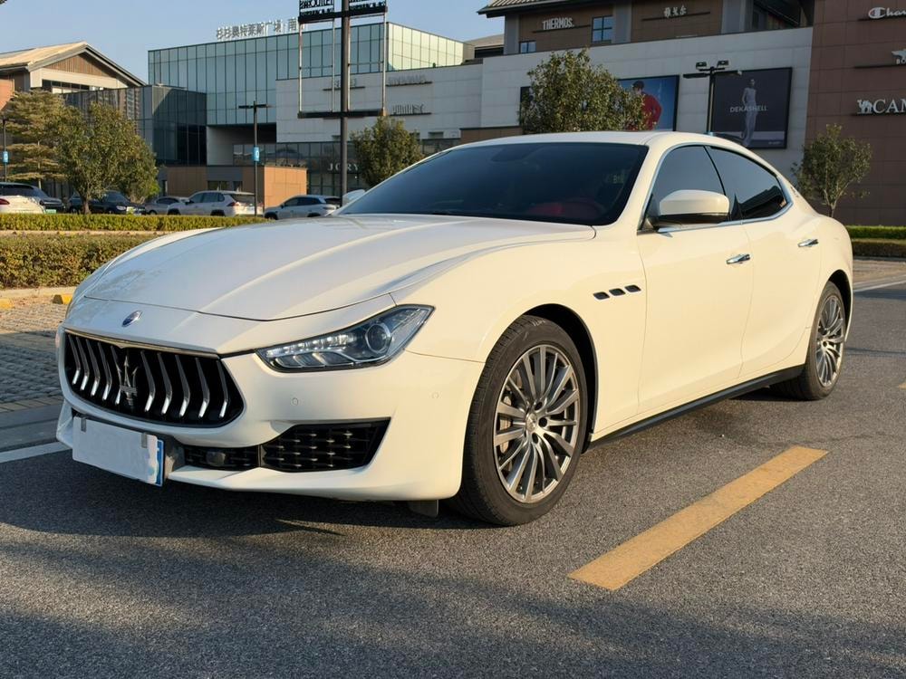 Maserati Ghibli 2021 — фото автомобиля