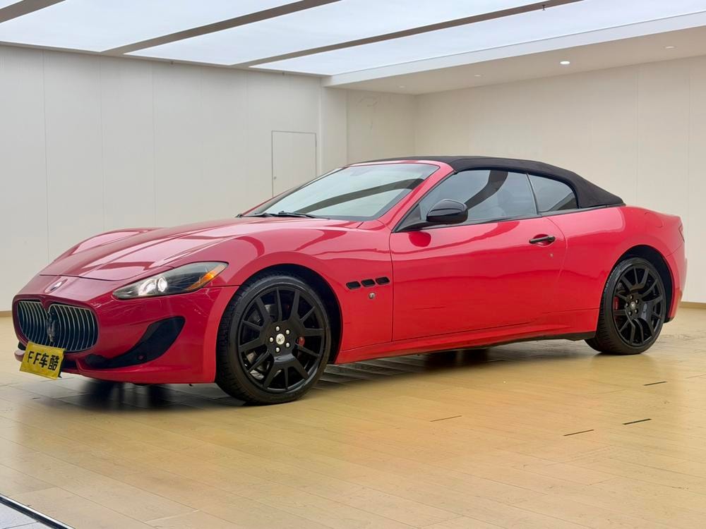 Maserati GranCabrio 2013 — фото автомобиля