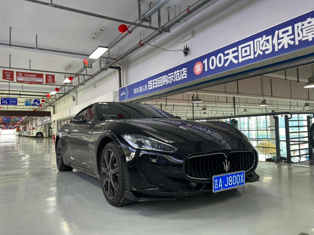 Maserati GranTurismo 2013 — фото автомобиля