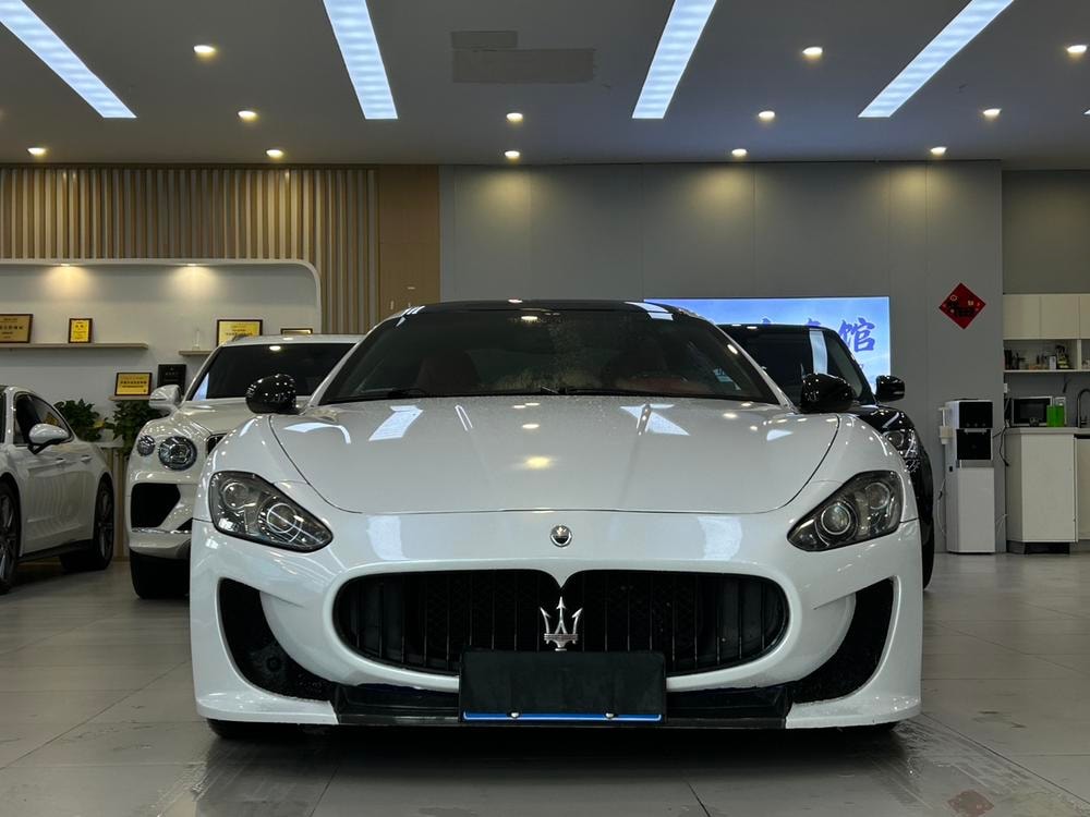 Maserati GranTurismo 2013 — фото автомобиля 1